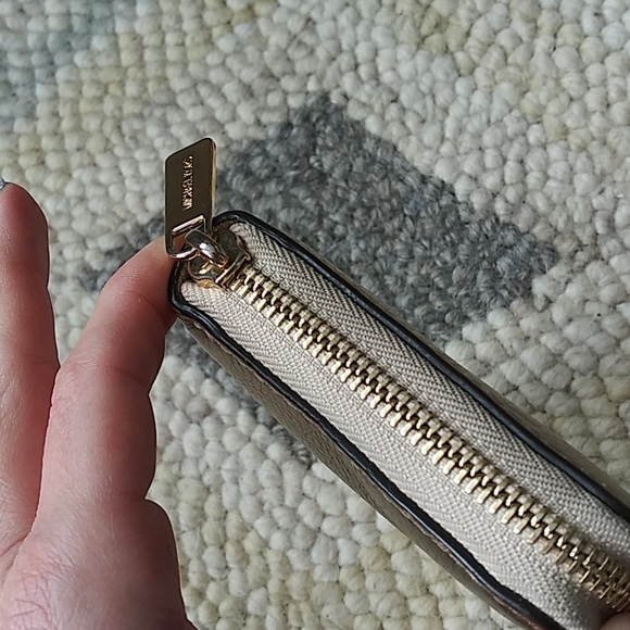 Michael Kors wallet - Picture 14 of 16